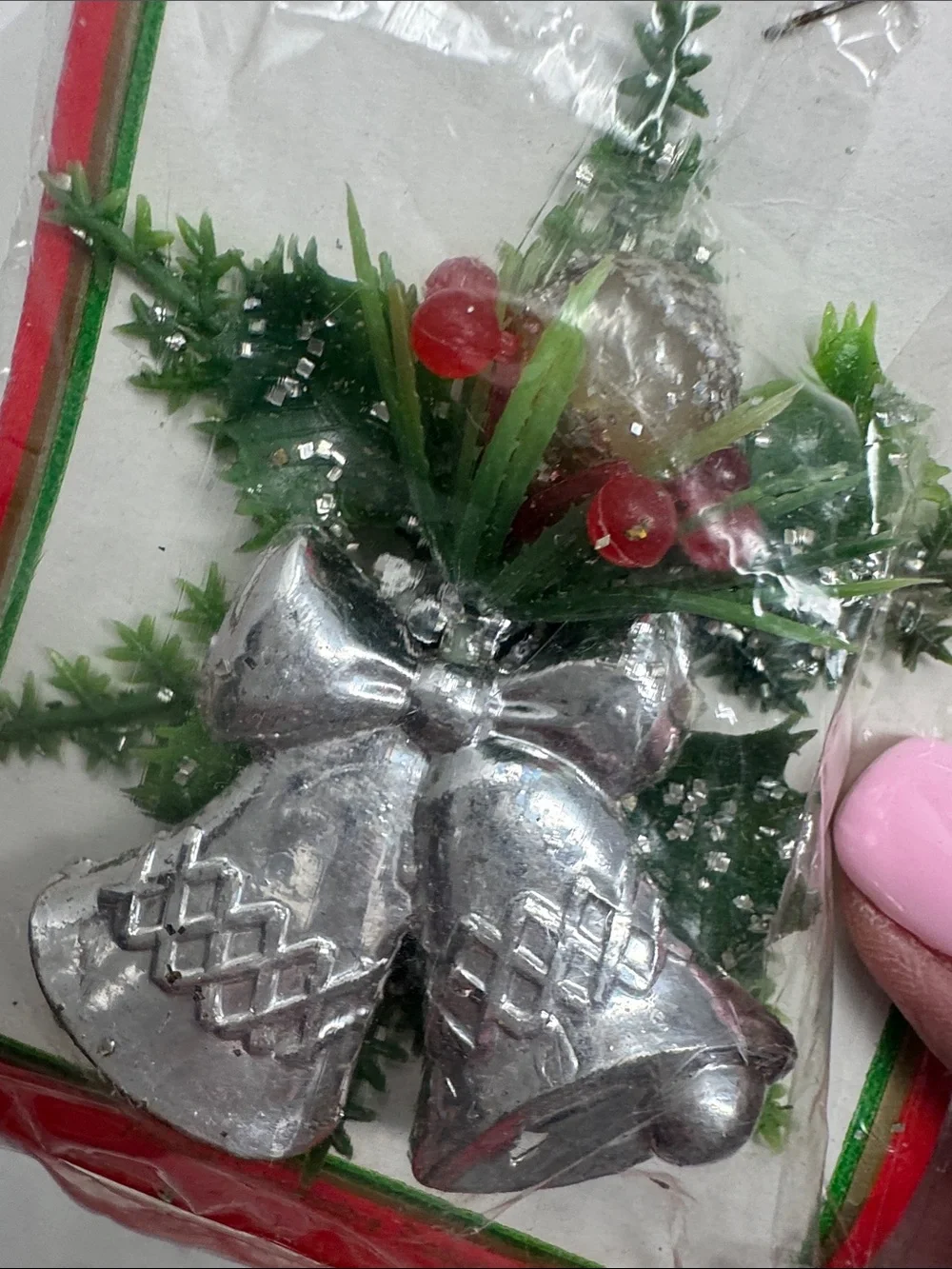 VINTAGE COMMODORE CHRISTMAS GIFT TIE ONS LOT OF 4 FLAWS PLASTIC BELLS PINE SPRIG